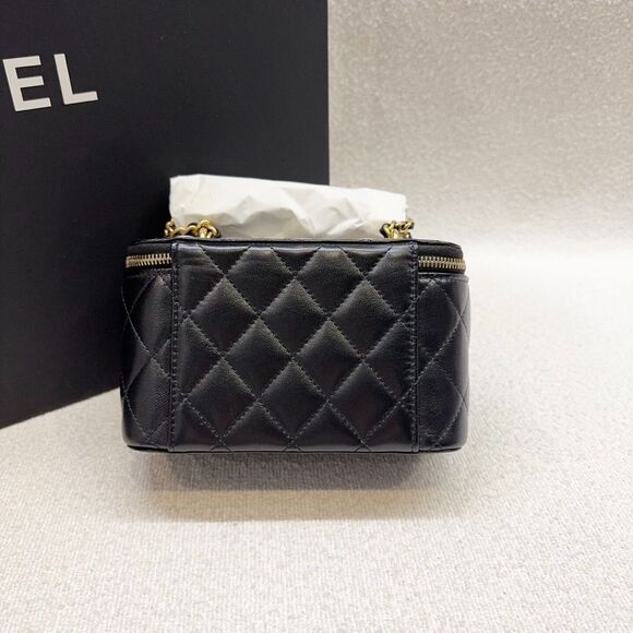 Chanel Women Pre-Loved Bag Very Good Condition - Picture 3 of 9